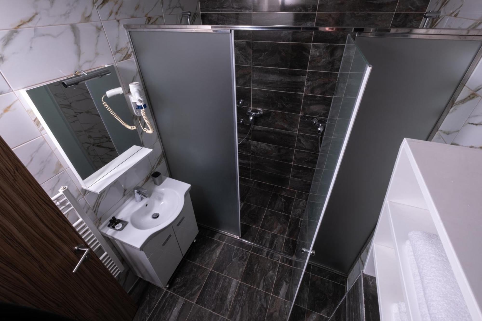 Hotel Bosna 1 Ilidža Ngoại thất bức ảnh